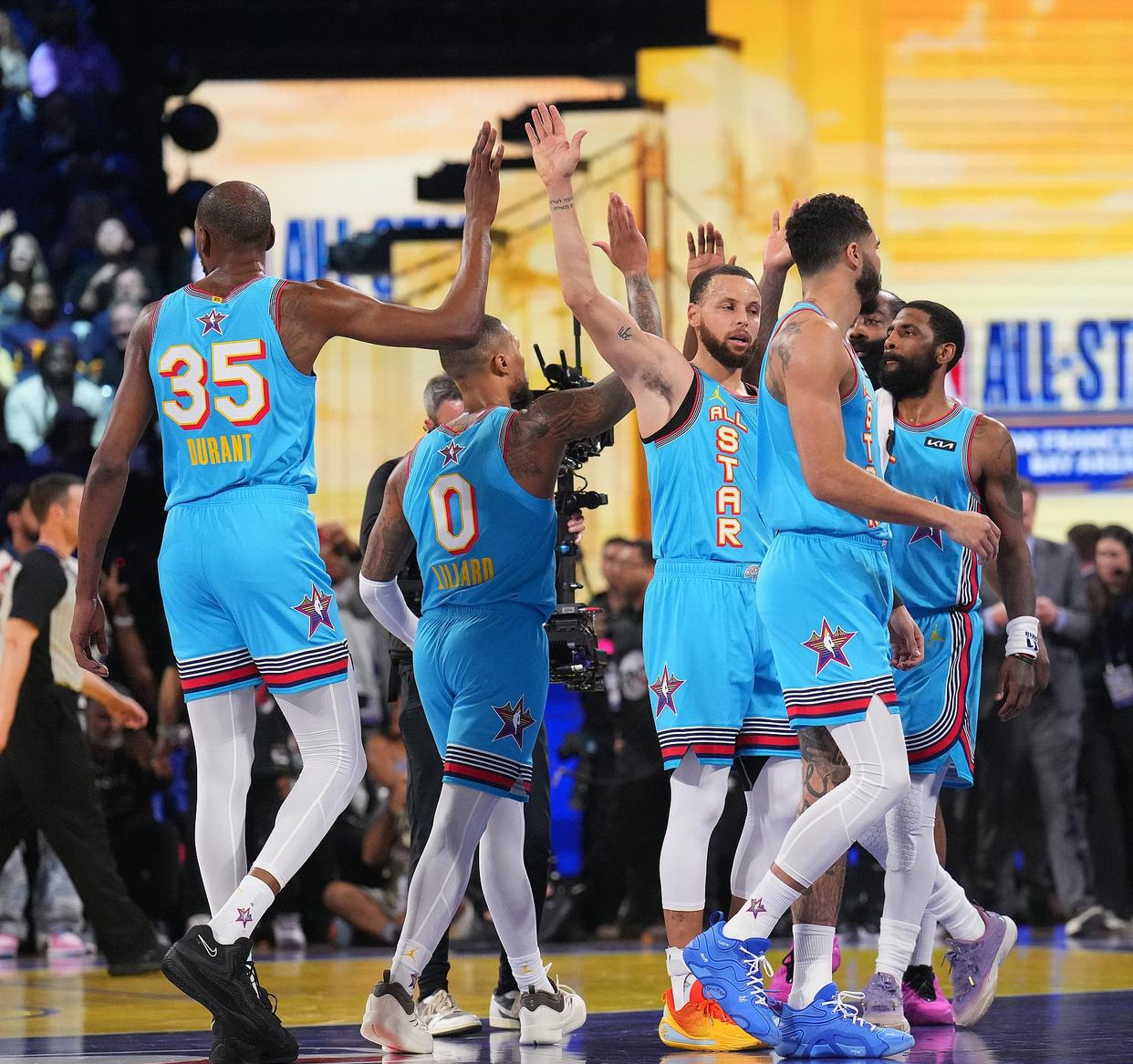 开元官网-包含关键时刻全明星赛焦点战，阿贾克斯防线松动，媒体盛赞，身体对抗强度拉满的词条