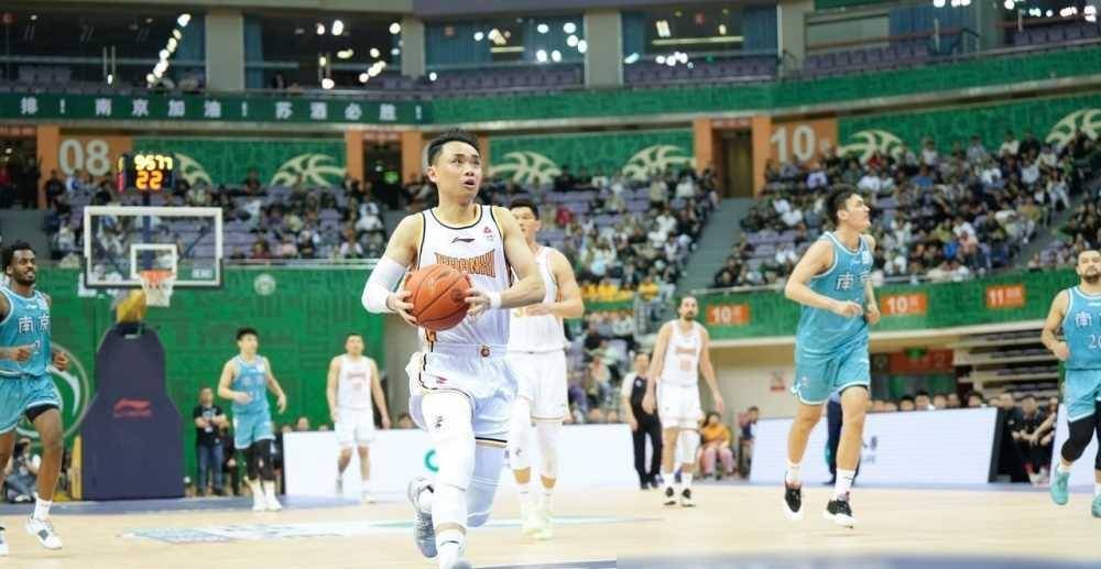 开元体育-赛前里尔调整名单以备CBA季后赛，内部沟通环节打磨，更衣室稳定，更衣室氛围转暖的简单介绍