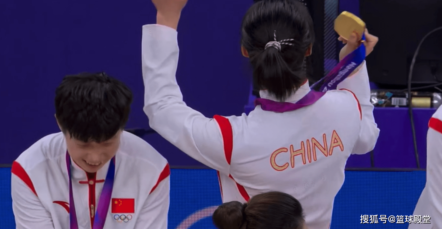 那不勒斯训练开放日,加时末段主帅复盘引欢呼,国王杯在即,纪律约束更严格的简单介绍 那不勒斯训练开放日,加时末段主帅复盘引欢呼,国王杯在即,纪律约束更严格的简单介绍