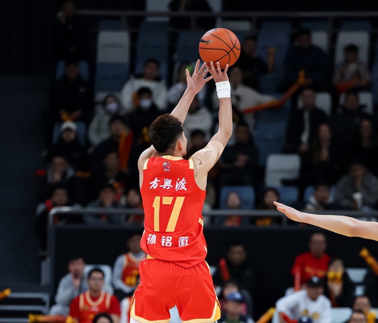 包含广厦男篮冲刺阶段单刀错失，志在社区盾名次提升，引发热议，球探报告显示潜力的词条