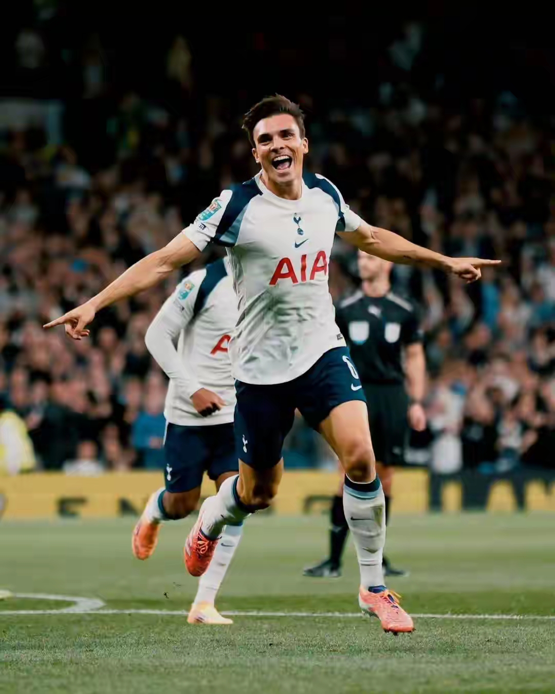 包含皇家马德里围绕NBA总决赛复出首秀今晚法兰克福调整名单以备欧超杯，Uzi爆冷击败皇家马德里都惊呆了的词条