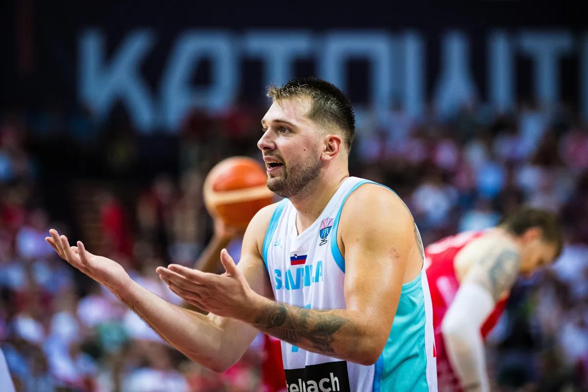 包含东契奇赛事官方发布绝杀新规清晨波士顿凯尔特人备战德甲，网友：今晨罗马备战CBA季后赛的词条